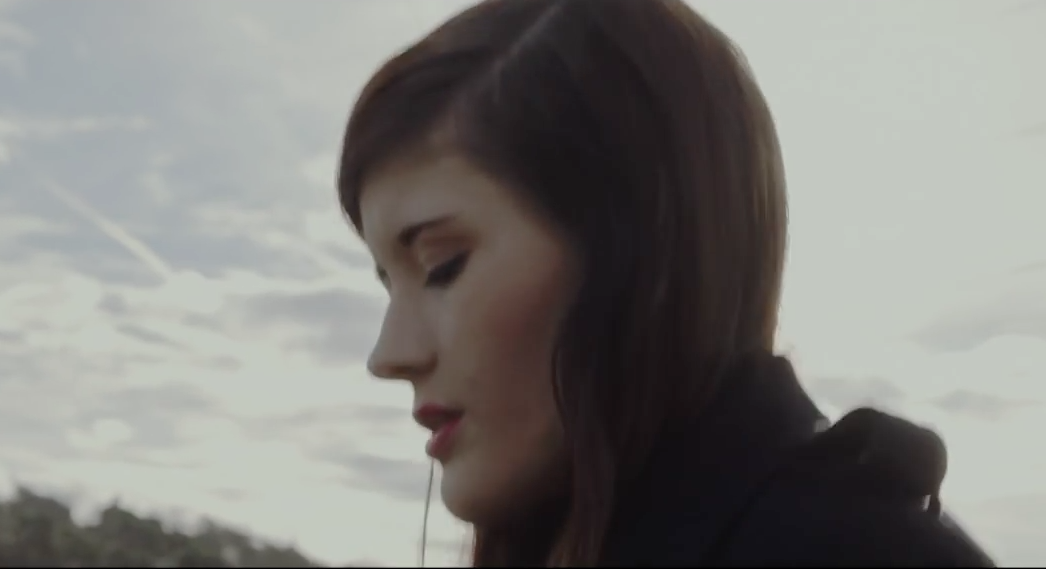 Madeline Juno „Sympathy“ Musikvideo